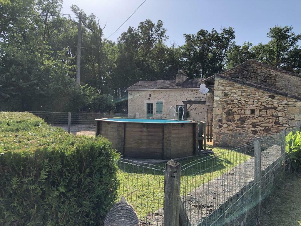 Gite De L Oustalneou Cuzorn Exteriör bild